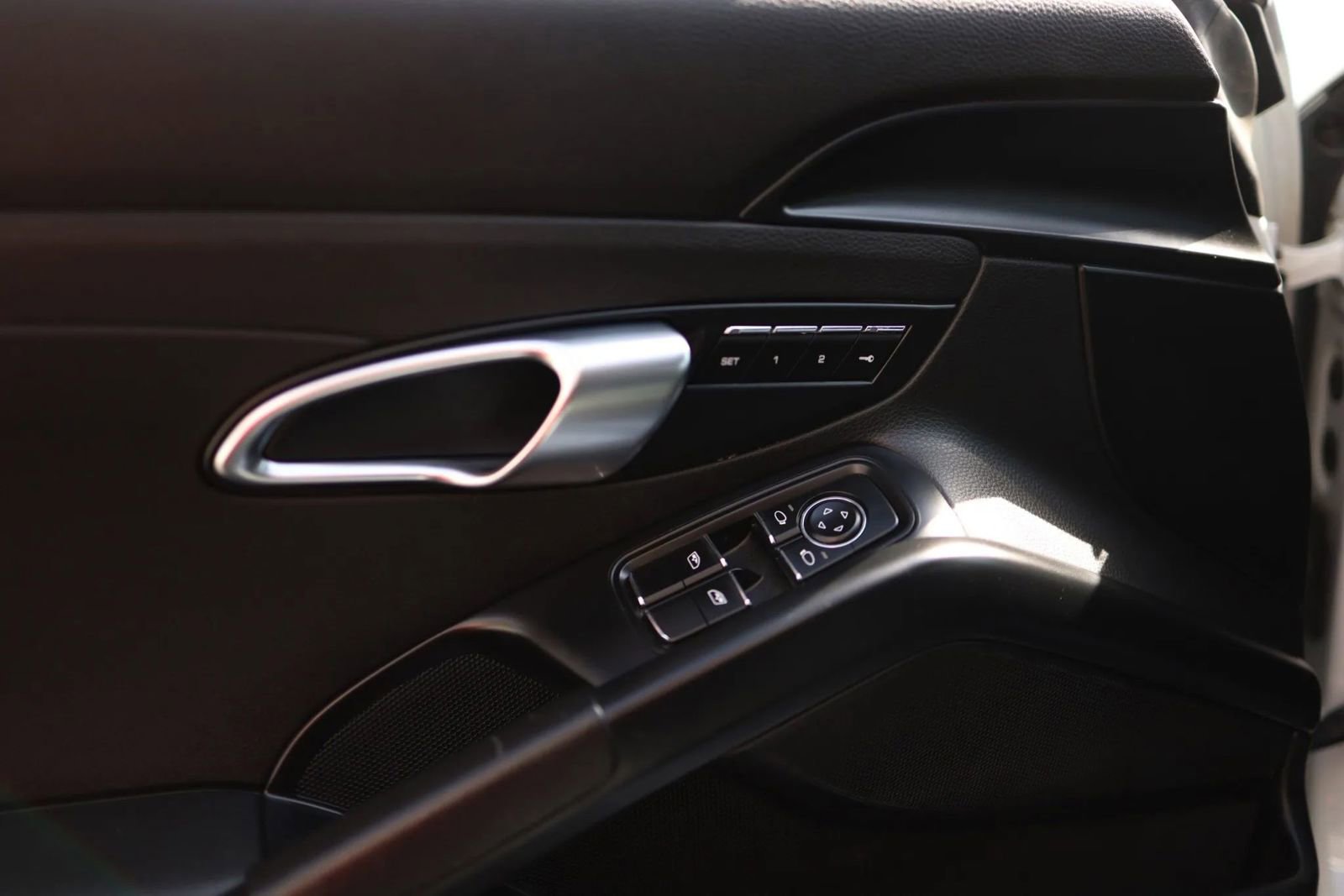 Used 2019 Porsche 718 Cayman RWD image 15