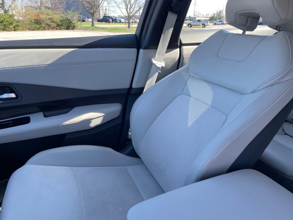 Used 2023 Nissan Ariya ENGAGE e-4ORCE image 14