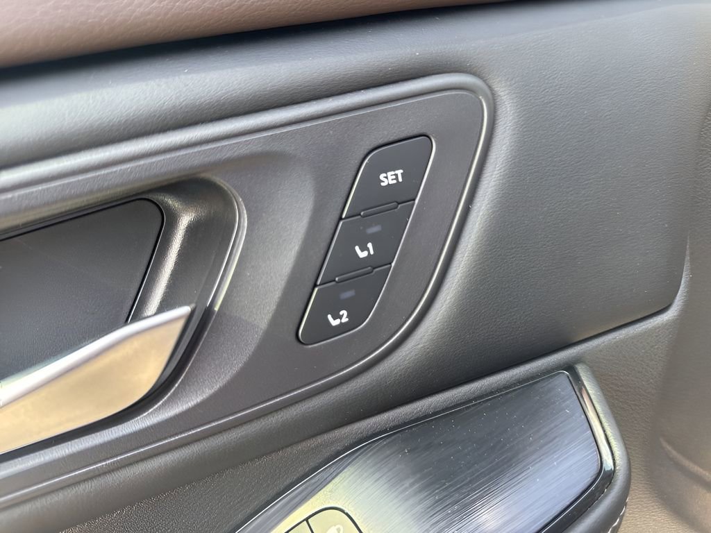 Used 2023 Nissan Rogue SL w/ SL Premium Package image 11