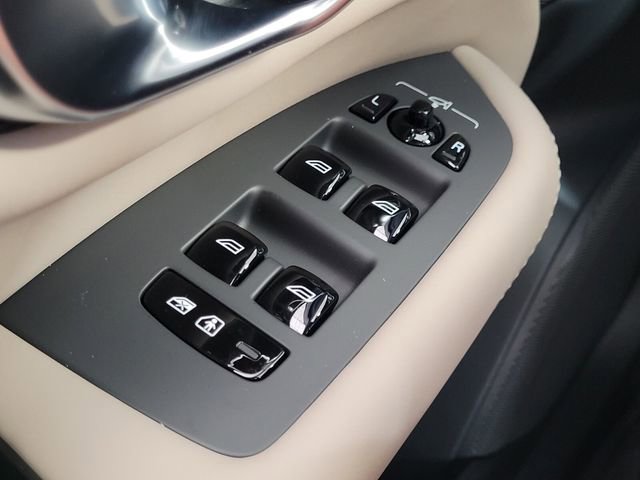 New 2026 Volvo XC90 B6 Plus w/ Protection Package Premier AWD/4WD image 33