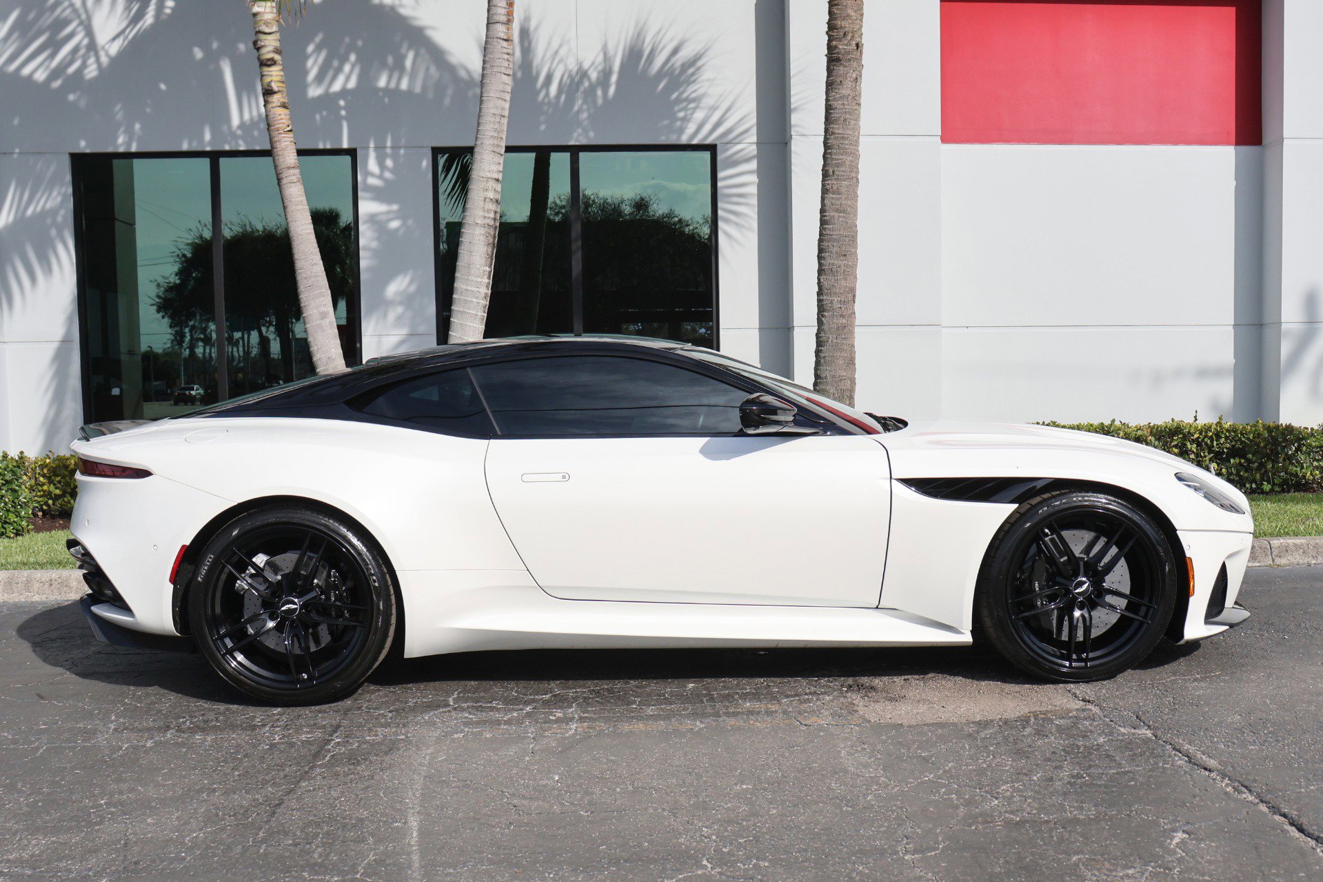 Used 2019 Aston Martin DBS Superleggera image 8