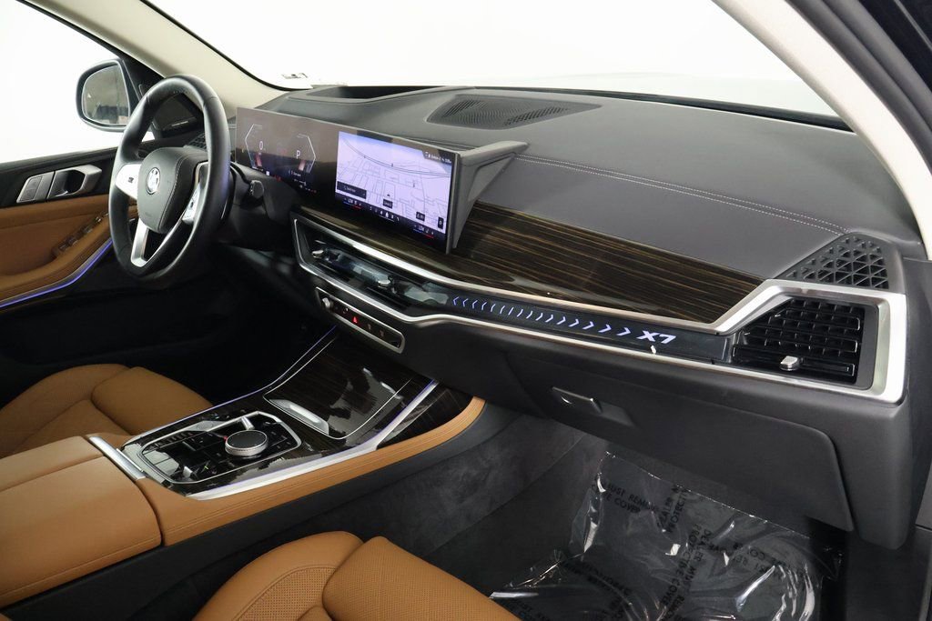 Used 2026 BMW X7 xDrive40i w/ Premium Package image 9