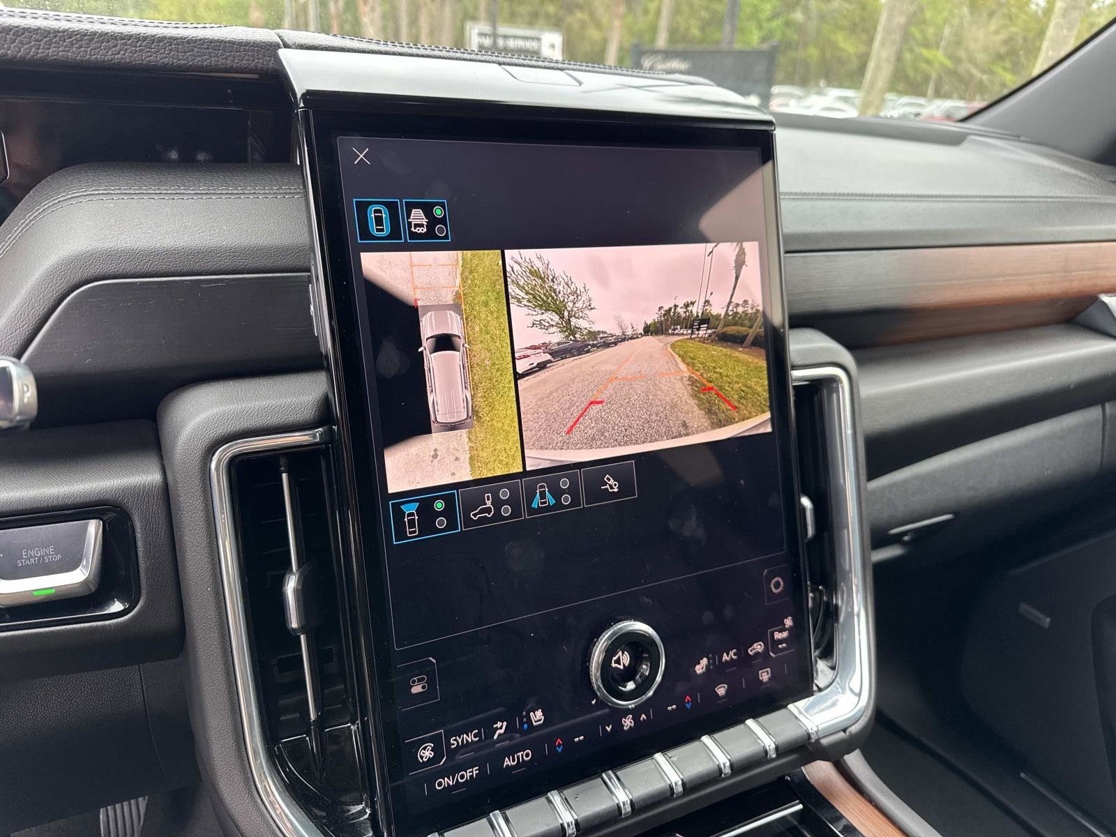 Used 2025 GMC Yukon Denali AWD/4WD image 27