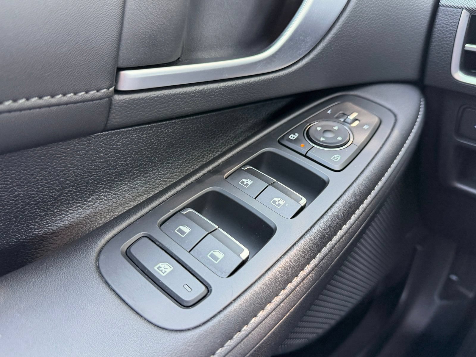 Used 2025 Hyundai Sonata Limited FWD image 23