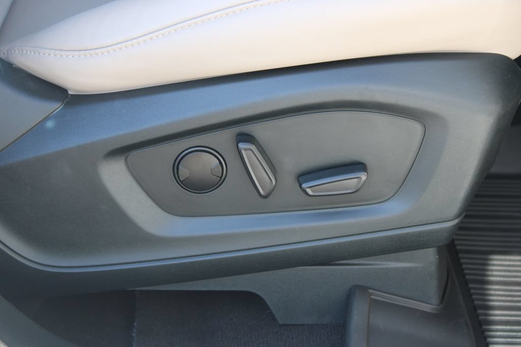 Used 2023 Ford Explorer XLT w/ Equipment Group 202A AWD/4WD image 27