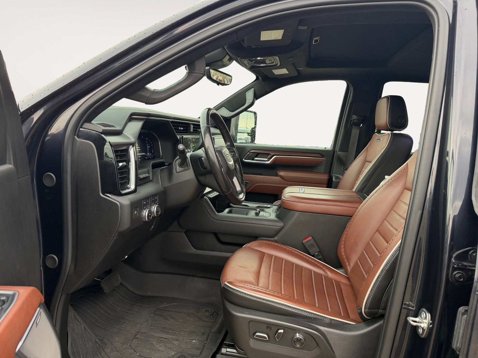 Used 2024 GMC Sierra 2500 Denali Ultimate w/ LPO, GMC Protection Package AWD/4WD image 9