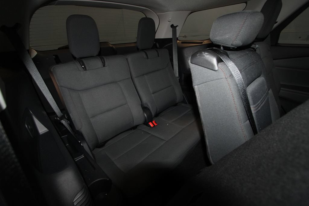 Used 2025 Ford Explorer Active AWD/4WD image 23