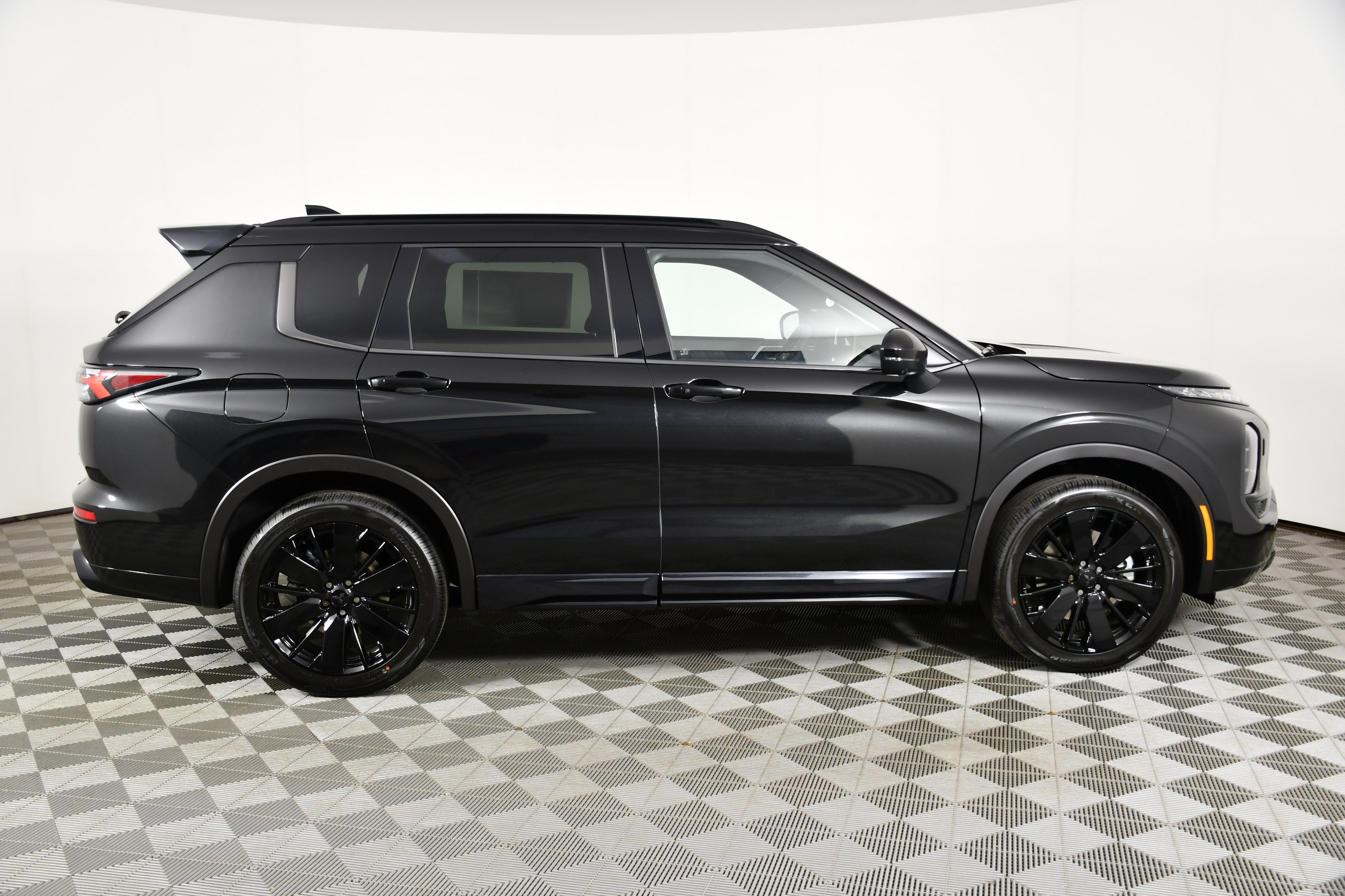 New 2026 Mitsubishi Outlander SEL Black Edition AWD/4WD image 5