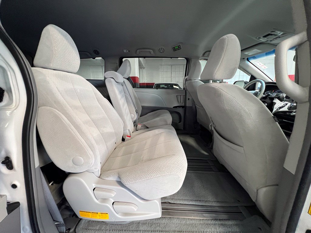 Used 2013 Toyota Sienna LE FWD image 19