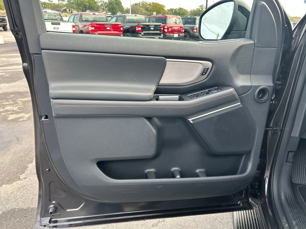 New 2025 Ford Expedition Active image 24