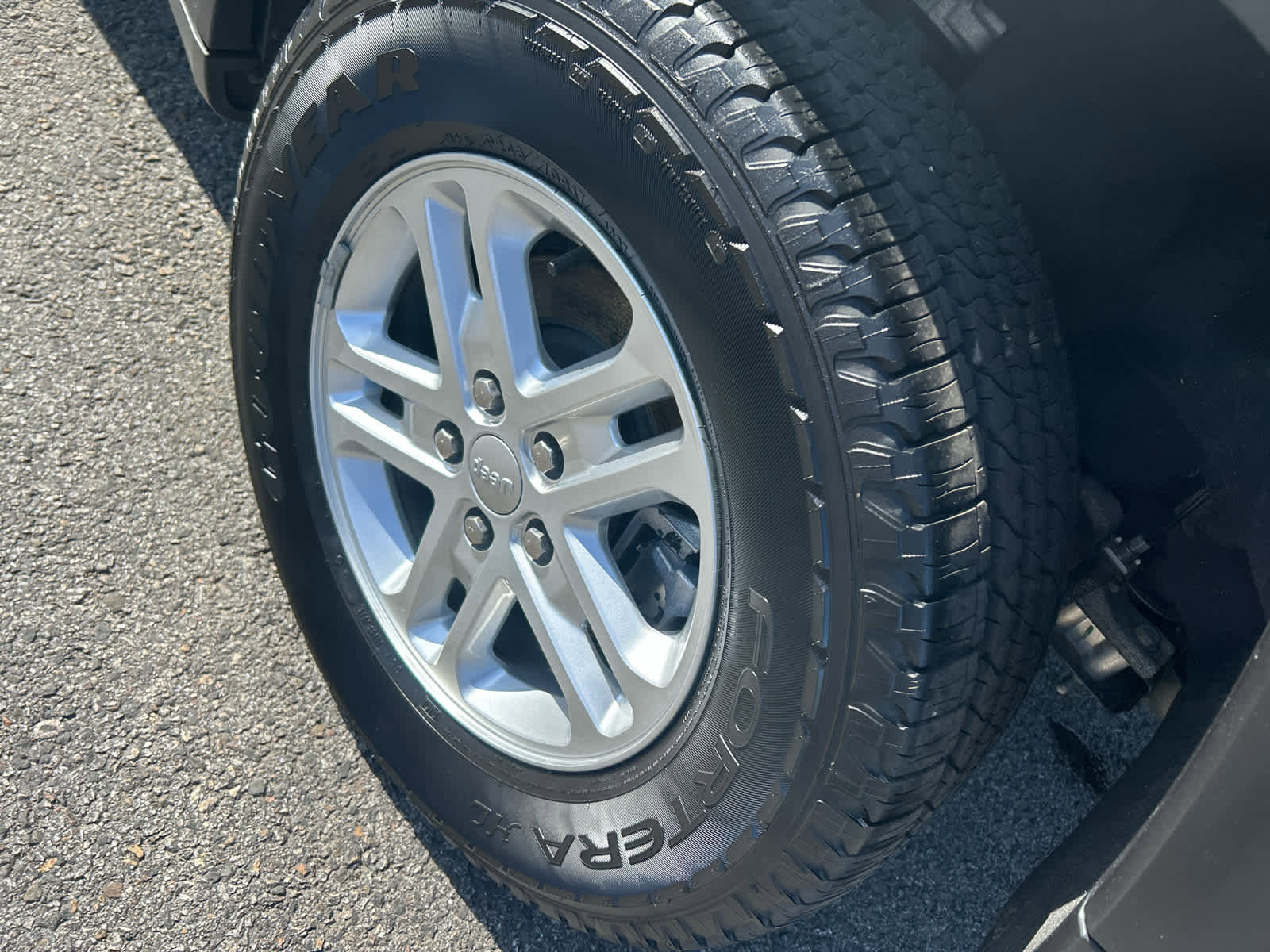 Used 2023 Jeep Grand Cherokee Laredo image 15