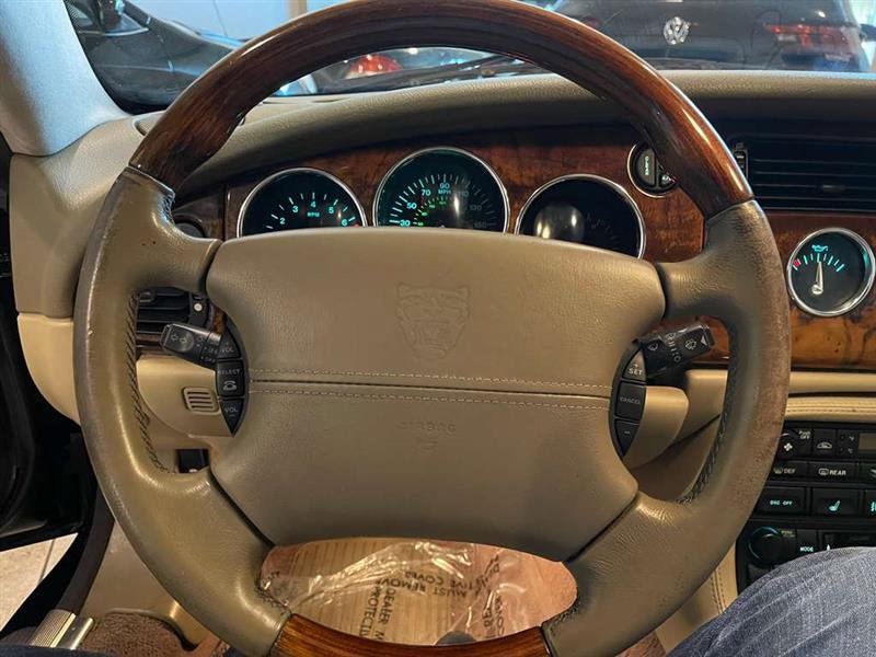 Used 2006 Jaguar XK8 Convertible image 15