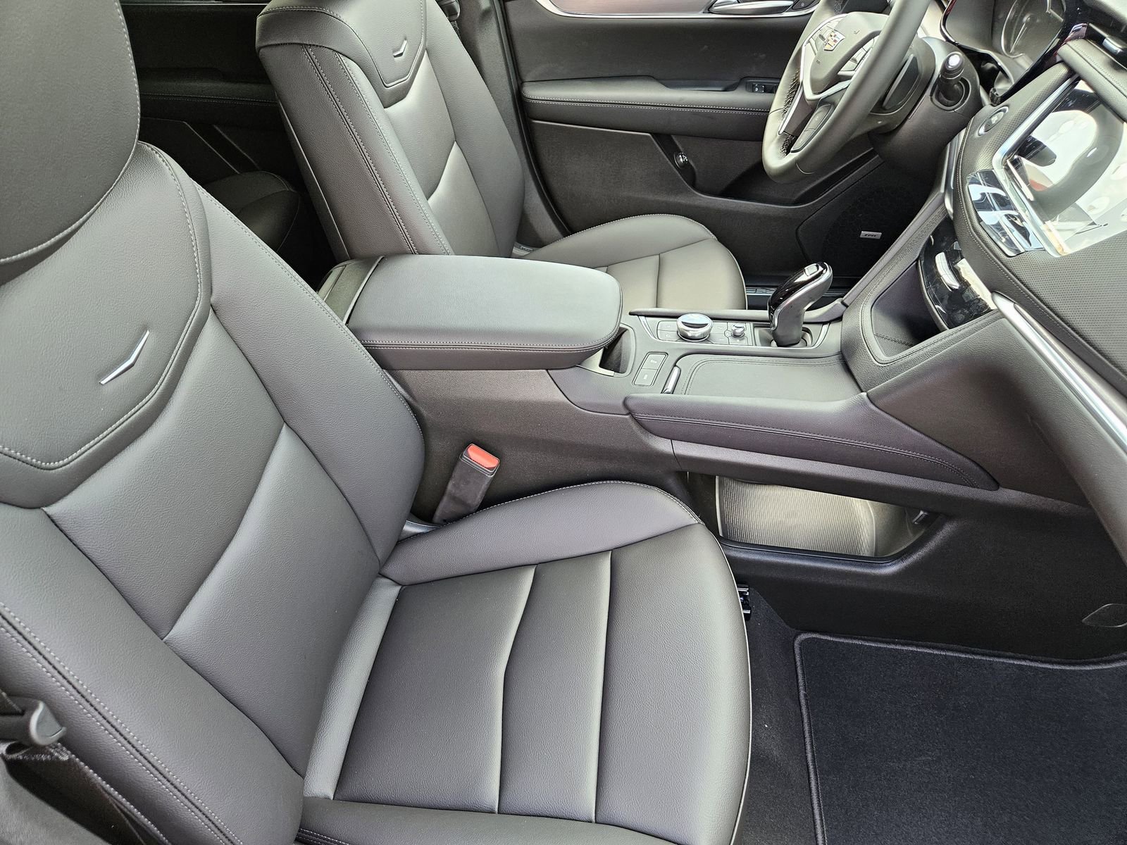 New 2026 Cadillac XT5 Luxury image 16