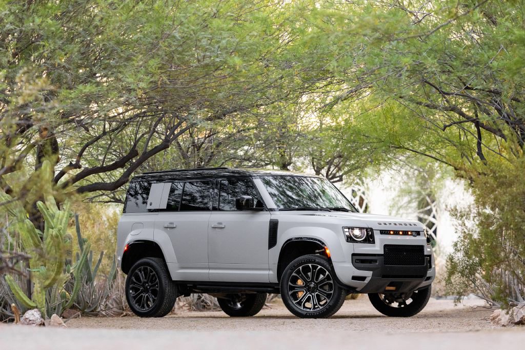Used 2026 Land Rover Defender 110 OCTA AWD/4WD image 2