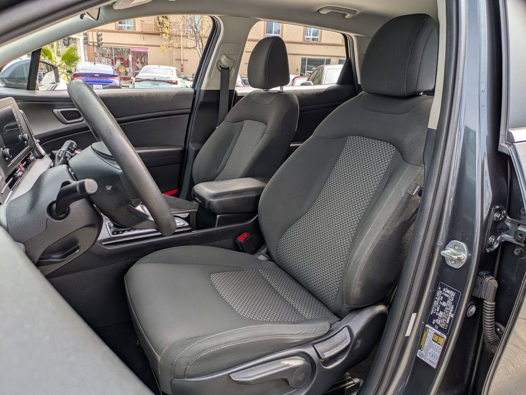 Used 2023 Kia Sportage LX image 23