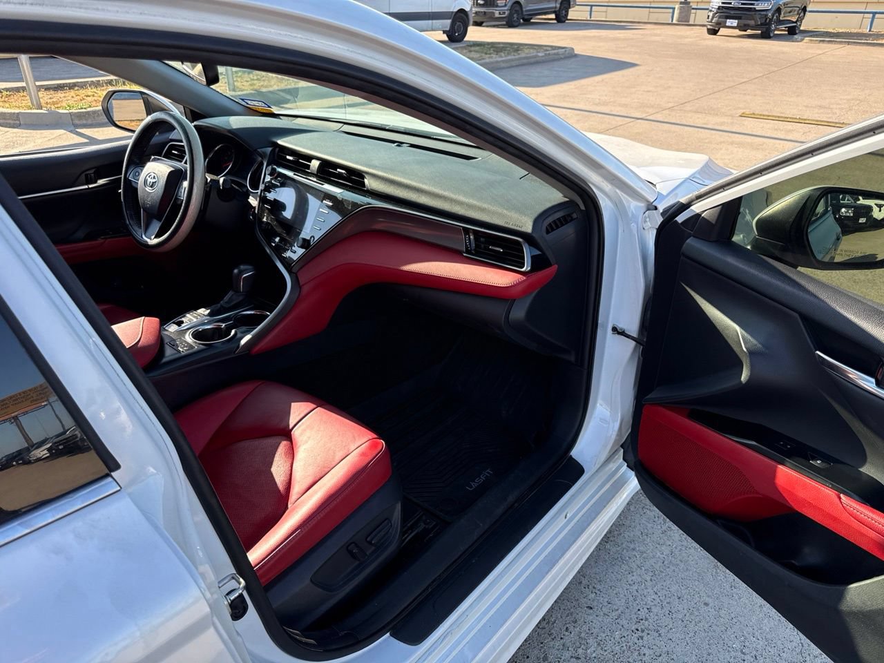 Used 2019 Toyota Camry XSE FWD image 15