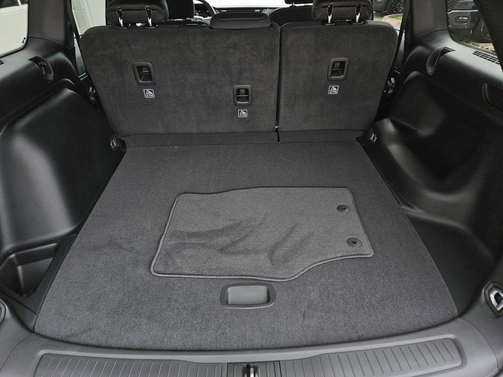 New 2026 Jeep Grand Cherokee Laredo RWD image 8