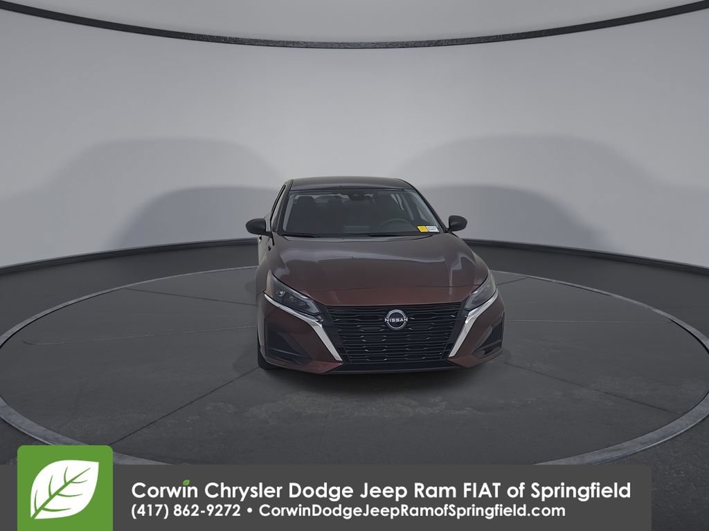 Used 2025 Nissan Altima 2.5 SV AWD/4WD image 4
