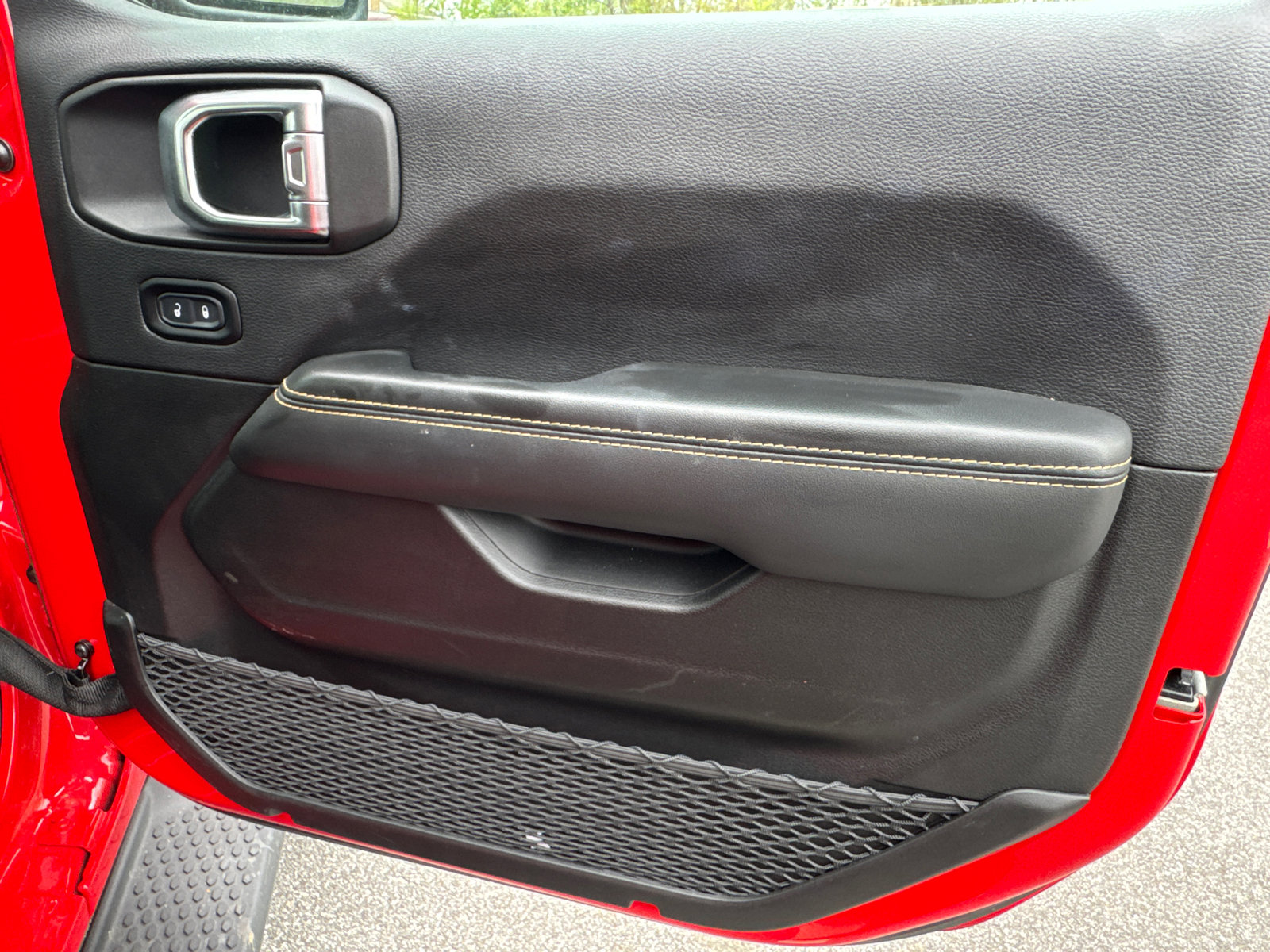 Used 2025 Jeep Wrangler Sahara image 15