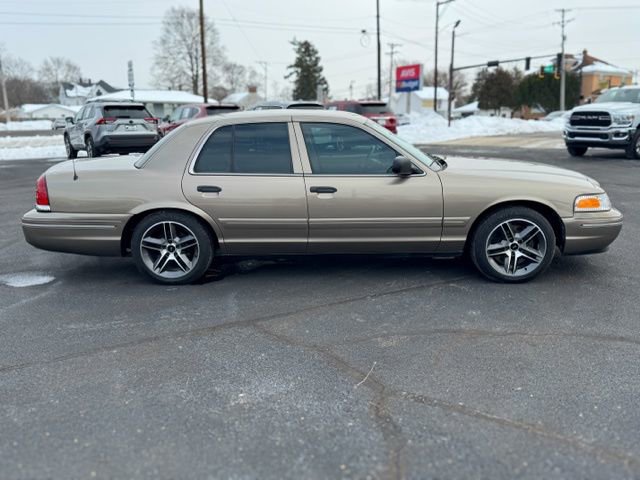 Used 2005 Ford Crown Victoria image 9