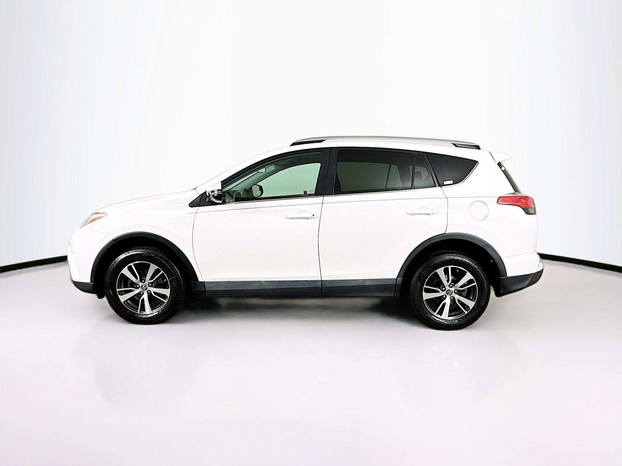 Used 2016 Toyota RAV4 XLE image 4