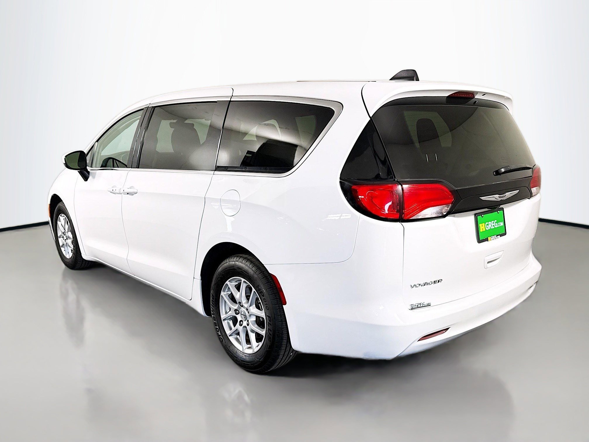 Used 2022 Chrysler Voyager LX FWD image 7