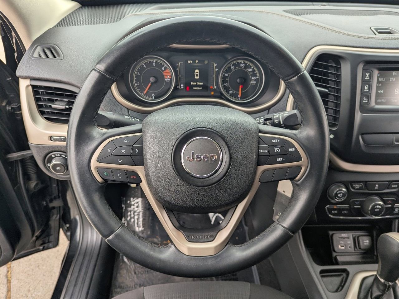 Used 2016 Jeep Cherokee Latitude FWD image 20