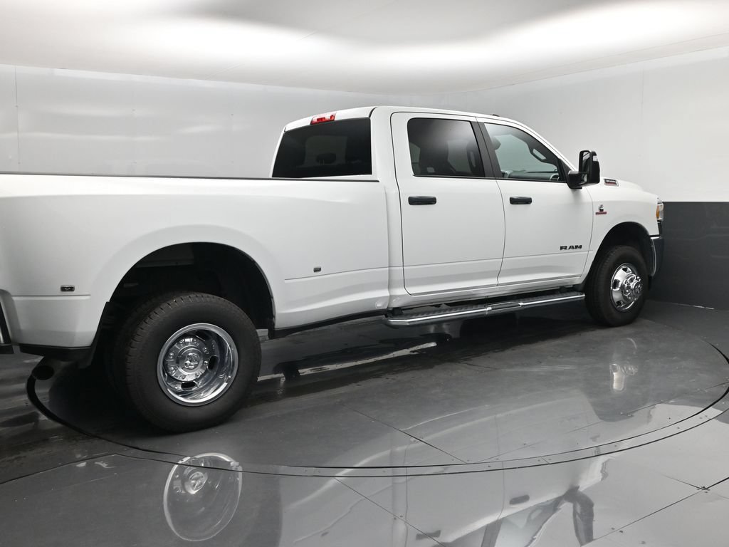 Used 2024 RAM 3500 Big Horn AWD/4WD image 3