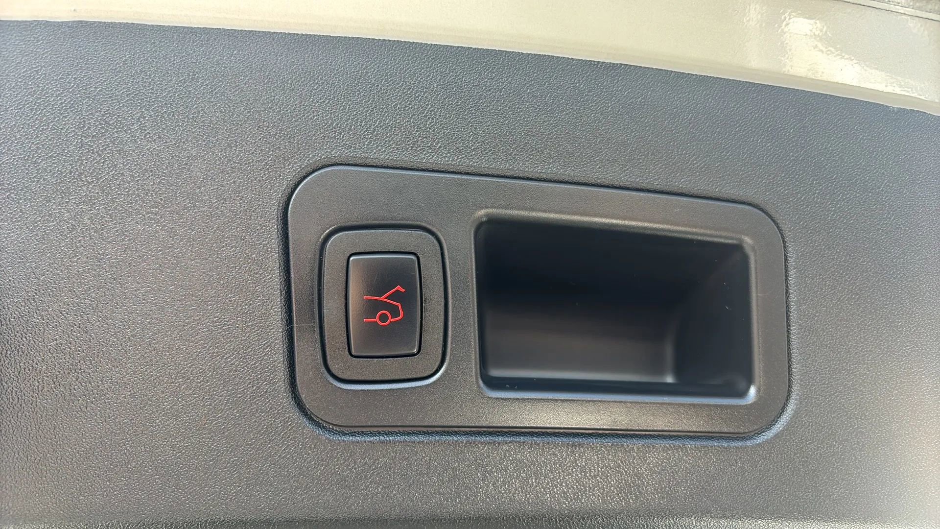 Used 2016 Tesla Model S 60 image 33