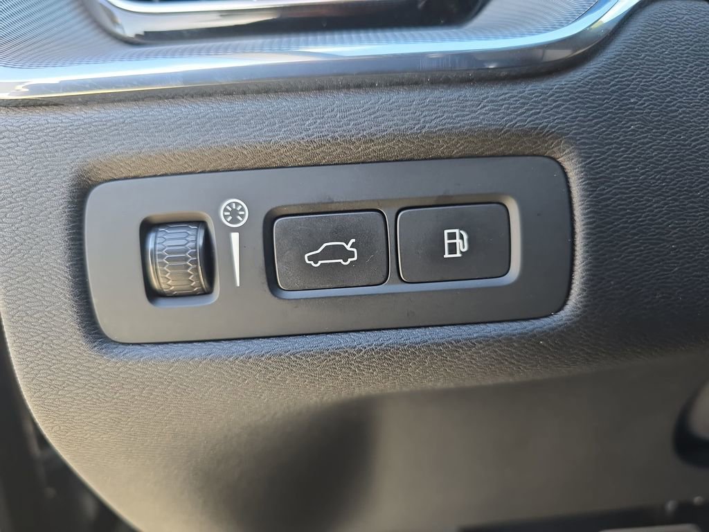 Used 2021 Volvo XC60 T8 R-Design w/ Protection Package Premier image 29