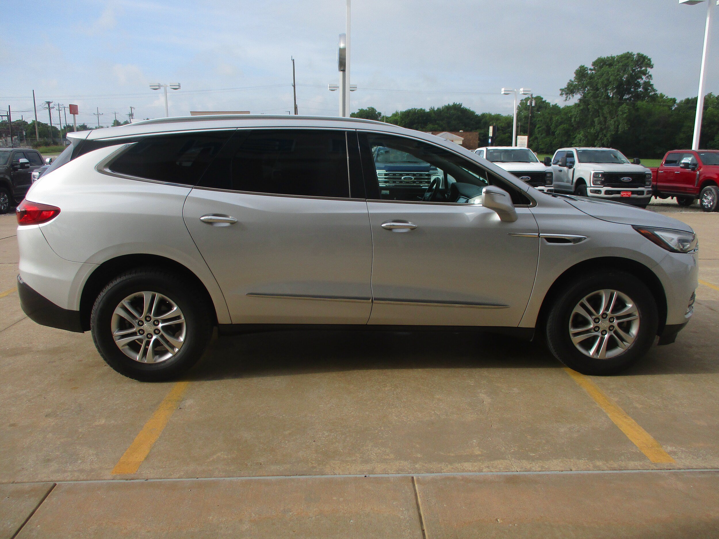 Used 2020 Buick Enclave Essence FWD image 10