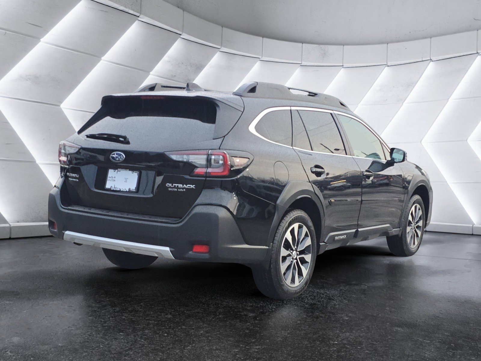 Used 2023 Subaru Outback Limited image 3