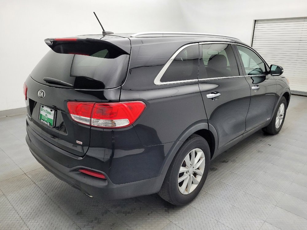 Used 2017 Kia Sorento LX image 9