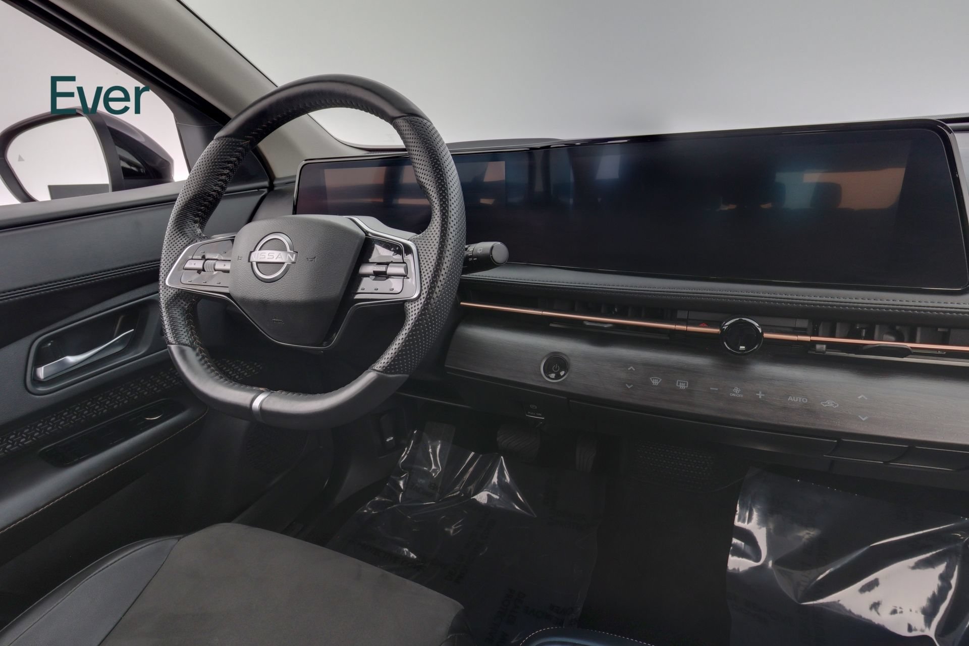 Used 2024 Nissan Ariya AWD image 25
