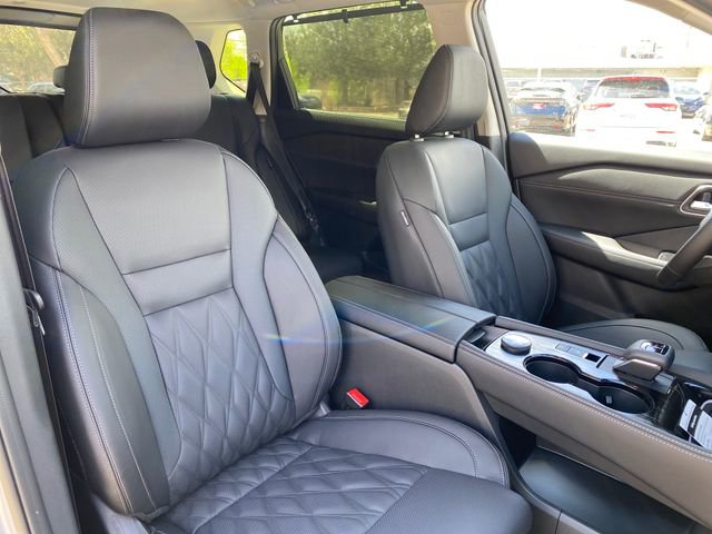 New 2026 Nissan Rogue Platinum image 9