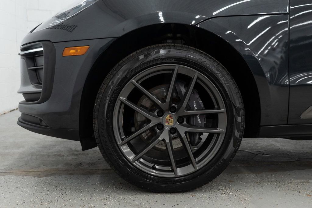 Used 2023 Porsche Macan Turbo image 33