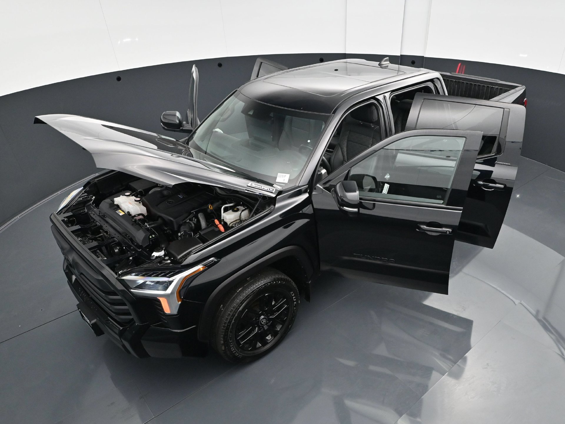 Used 2025 Toyota Tundra Limited AWD/4WD image 49
