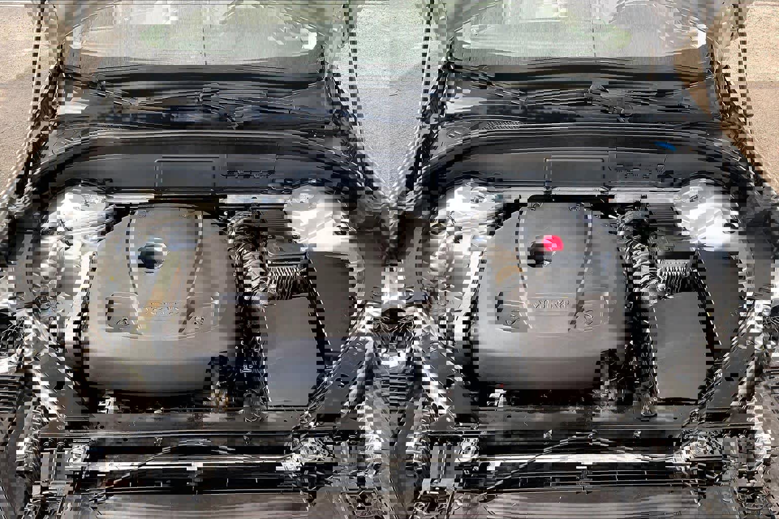 Used 2021 Volvo XC60 T6 Momentum image 32