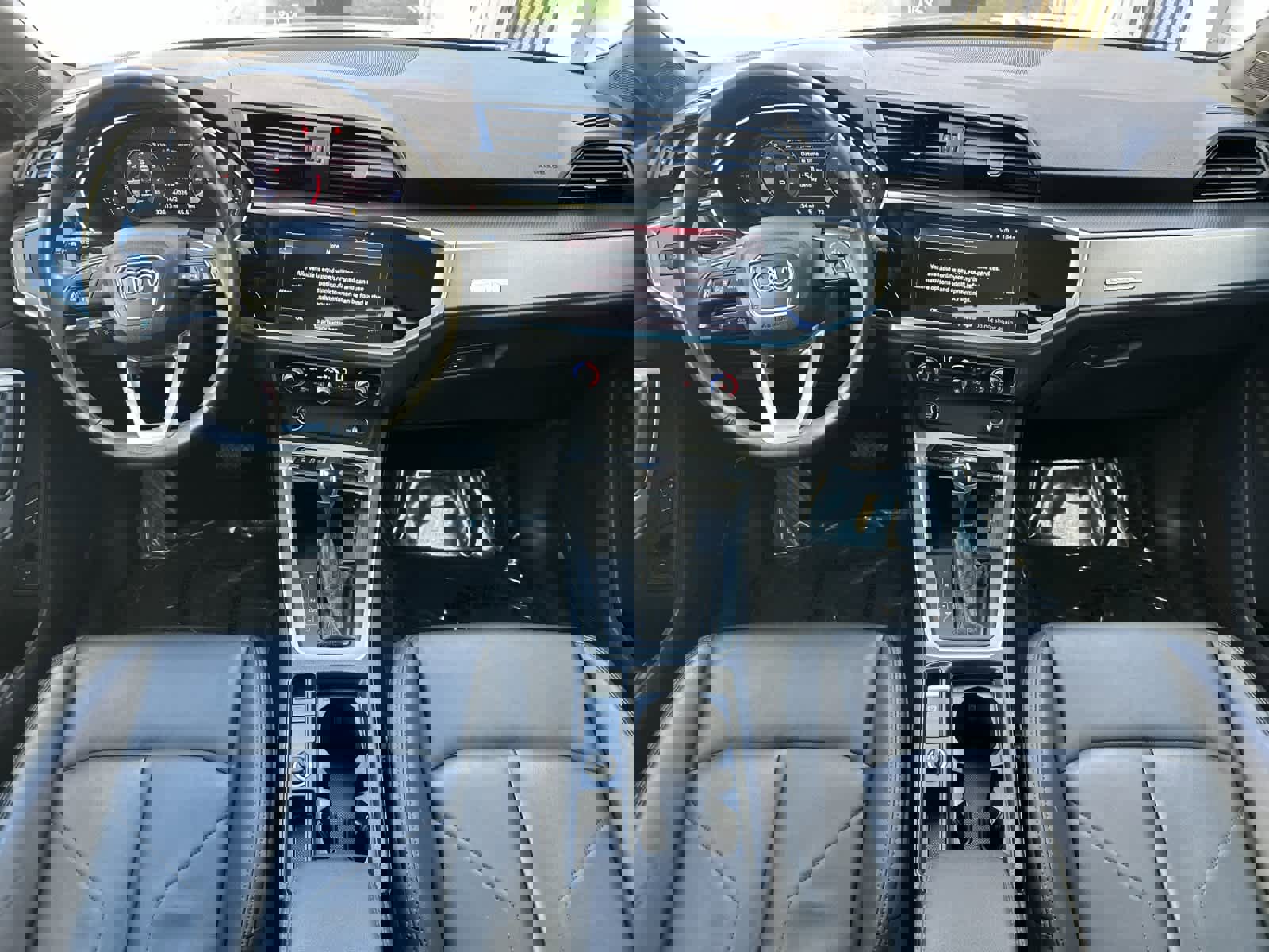 Used 2023 Audi Q3 2.0T Premium w/ Convenience Package AWD/4WD image 3