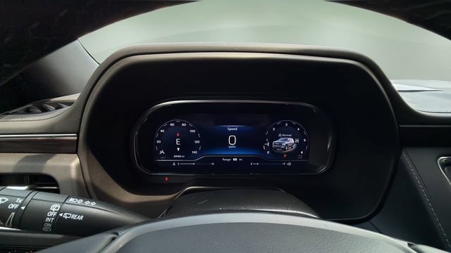 Used 2024 Chevrolet Tahoe Z71 w/ Luxury Package AWD/4WD image 15