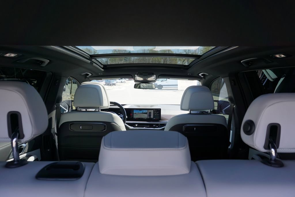 Used 2024 BMW X5 M60i w/ Climate Comfort Package image 33