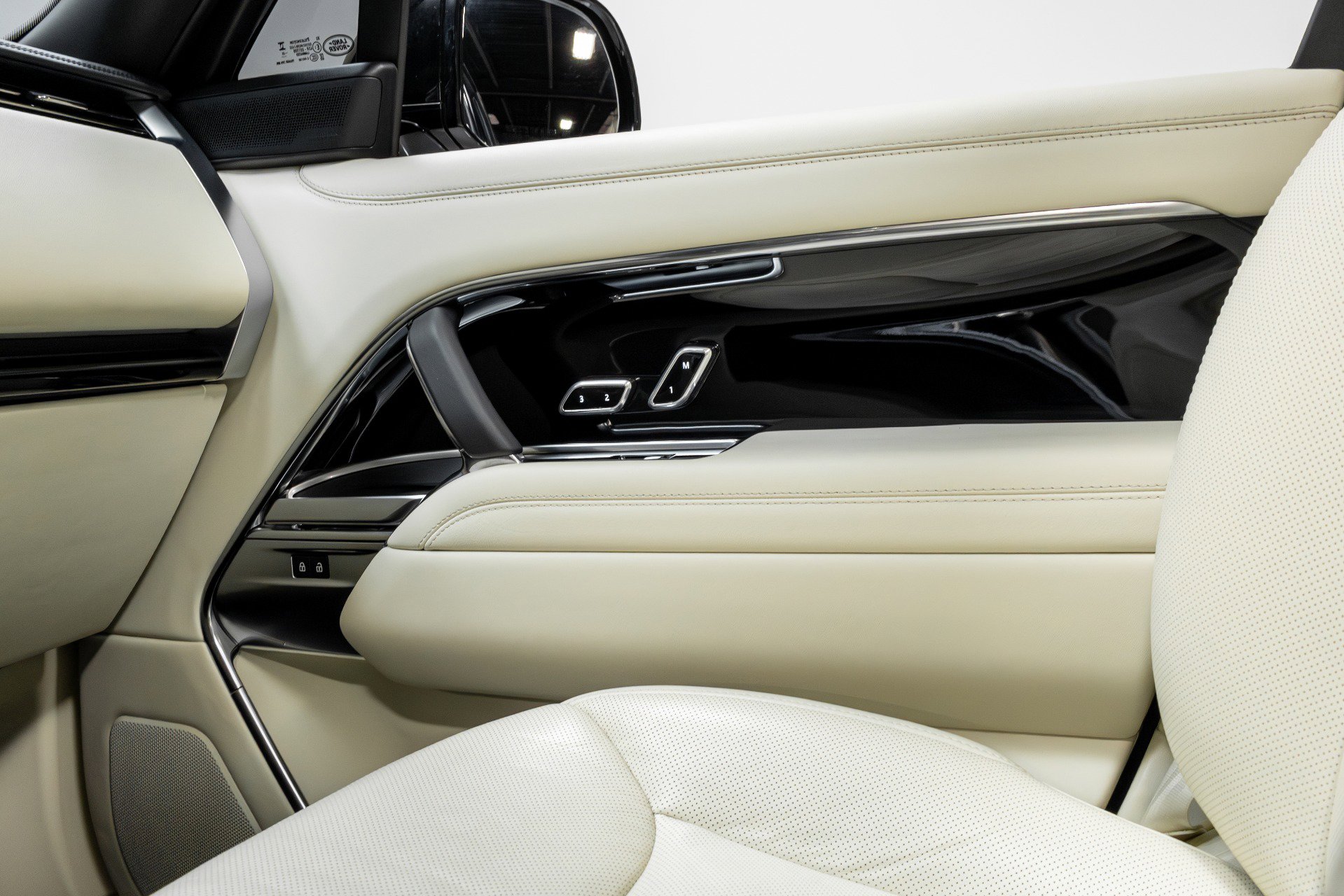 Used 2023 Land Rover Range Rover Long Wheelbase Autobiography image 12