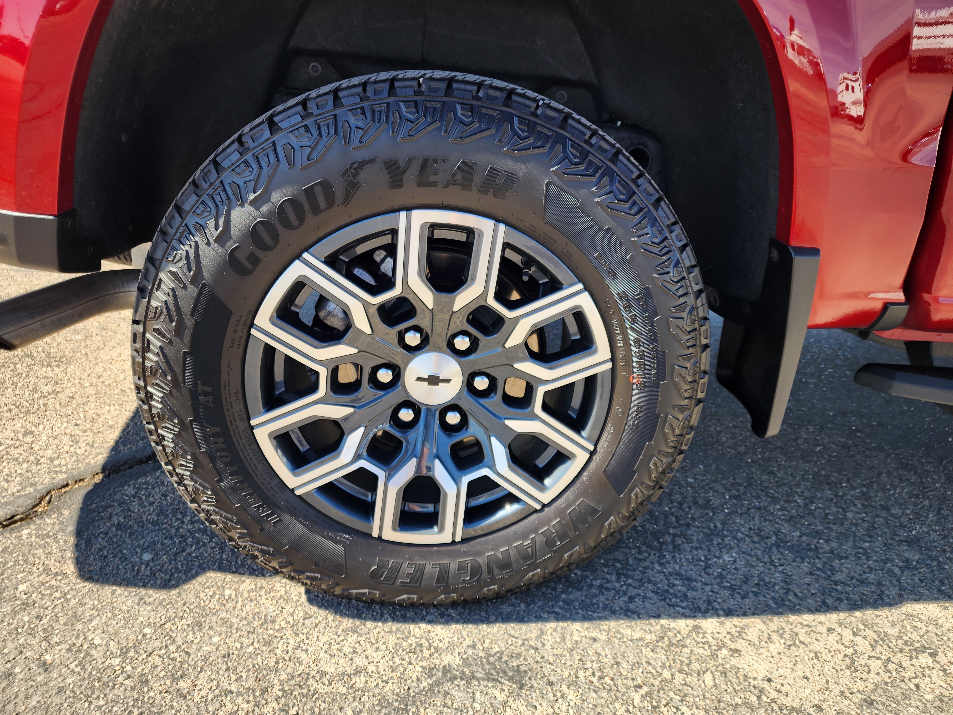 Used 2026 Chevrolet Colorado Z71 AWD/4WD image 13