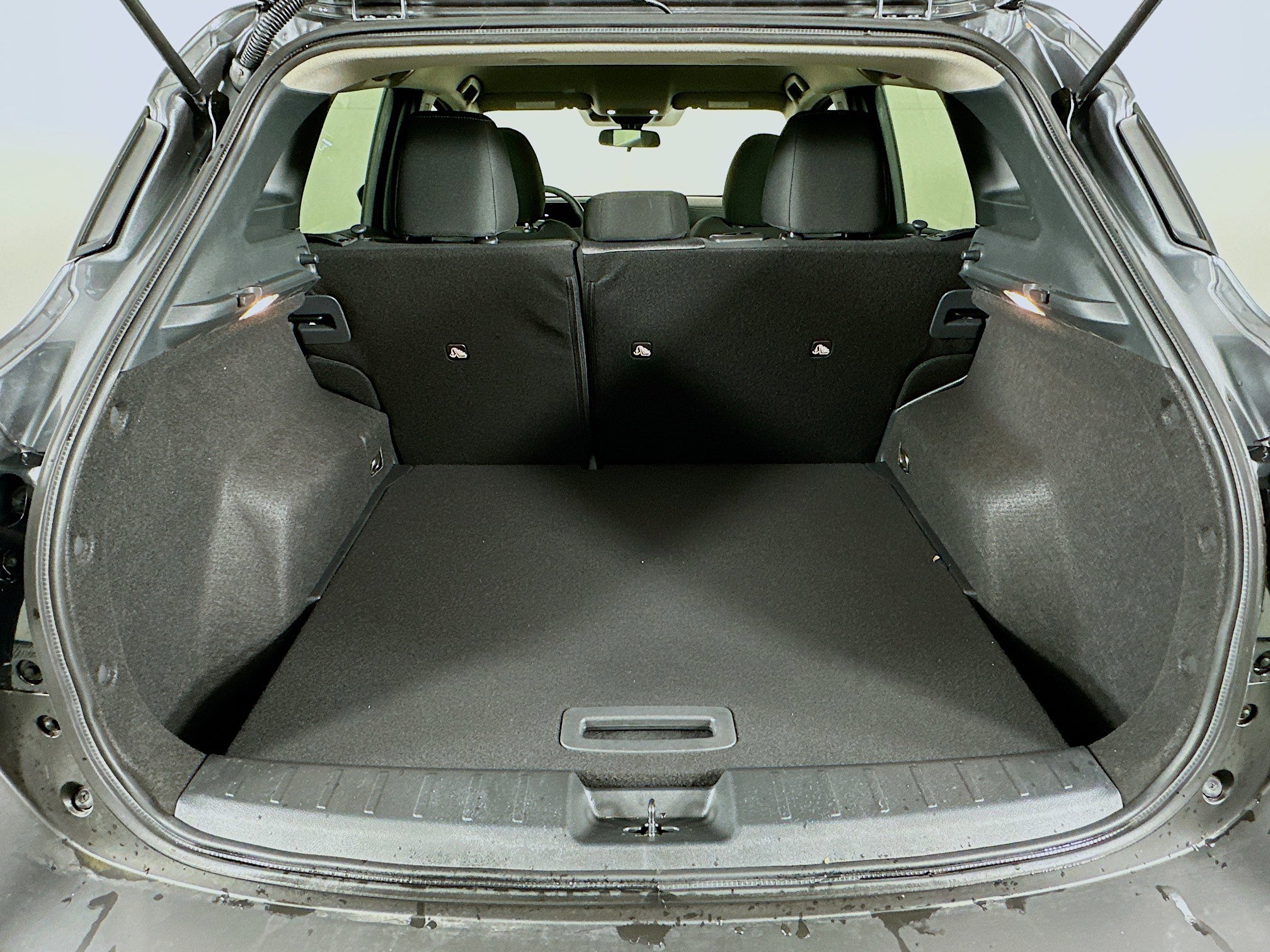 Used 2025 Nissan Kicks SV image 27