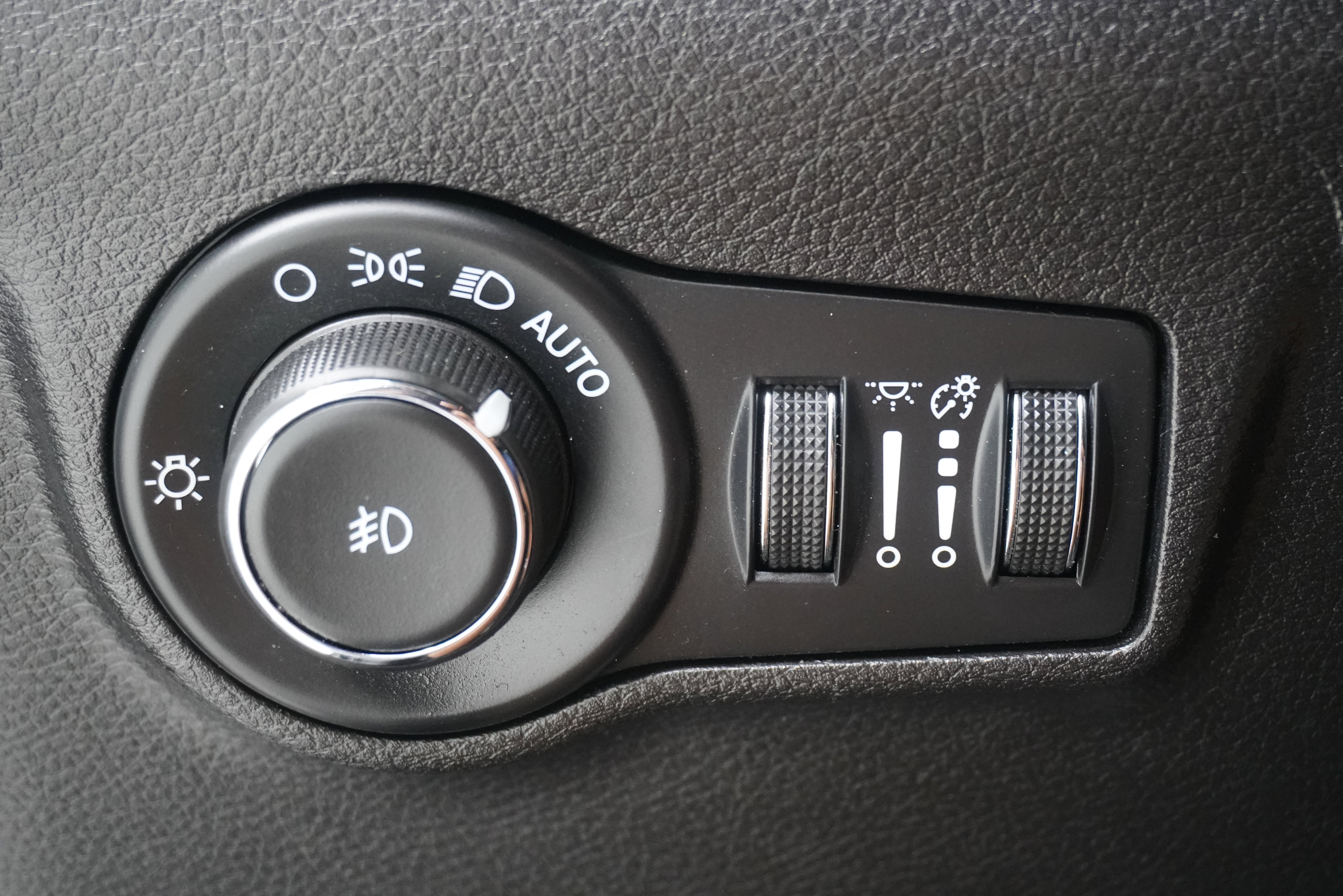 Used 2025 Jeep Compass Latitude image 20