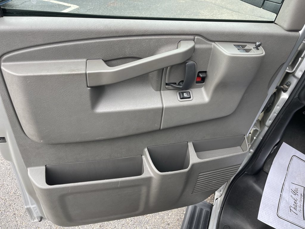 Used 2023 Chevrolet Express 3500 LS RWD image 4