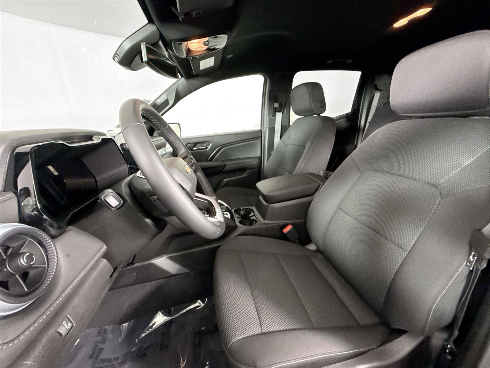 Used 2026 Chevrolet Colorado LT RWD image 3