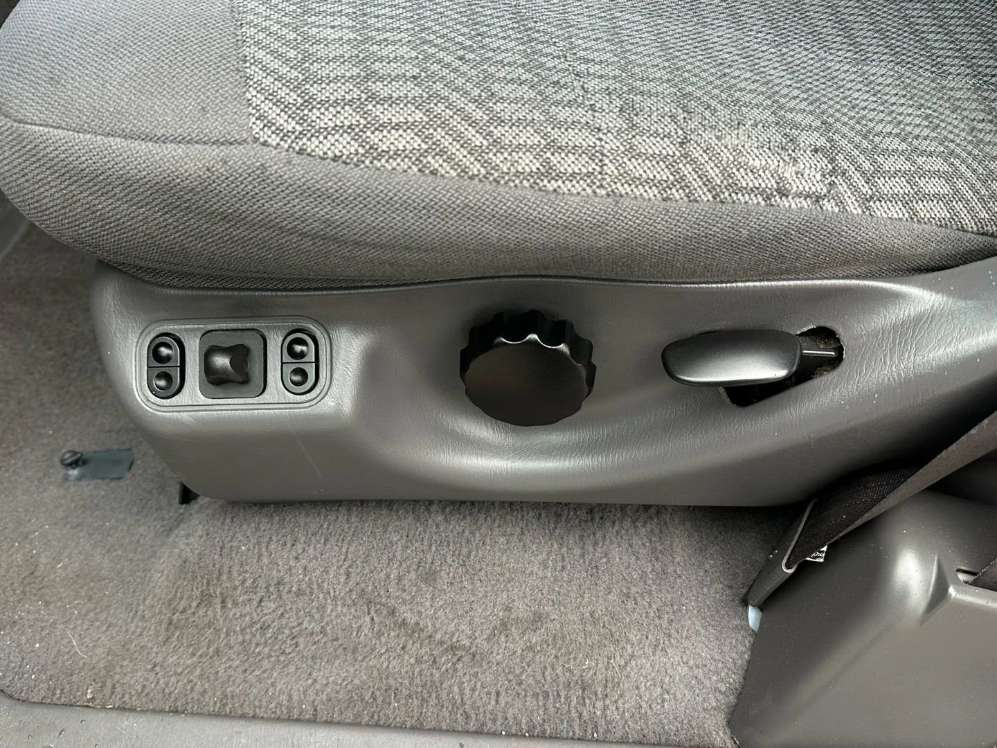 Used 2000 Ford F150 XL image 12