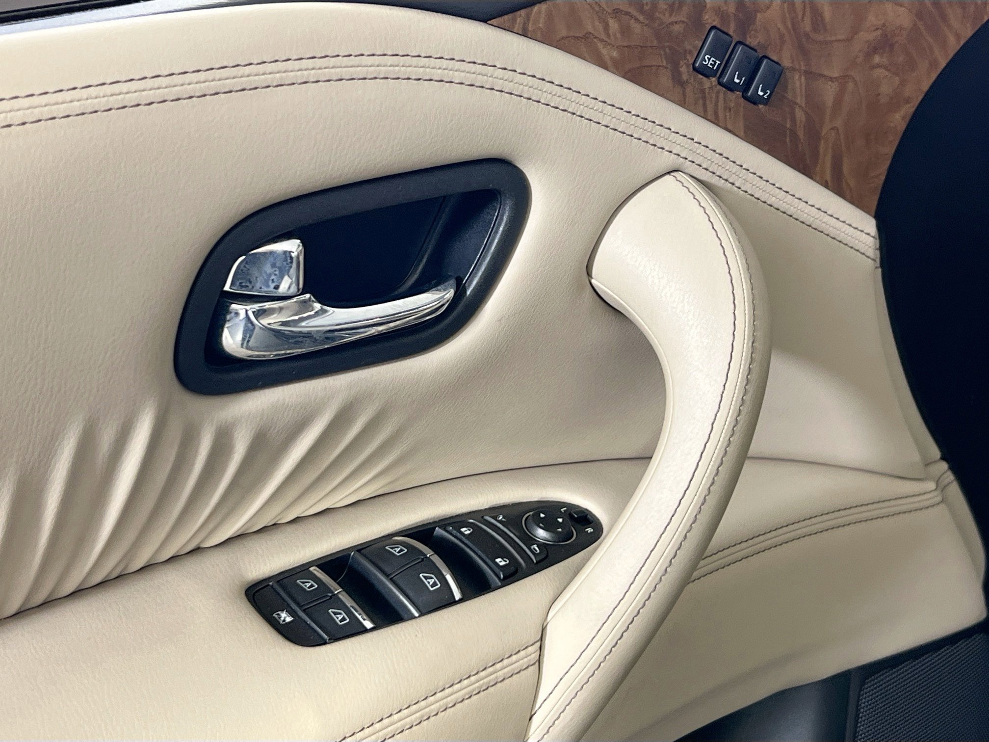 Used 2022 Nissan Armada SL w/ Captain's Chairs Package image 17