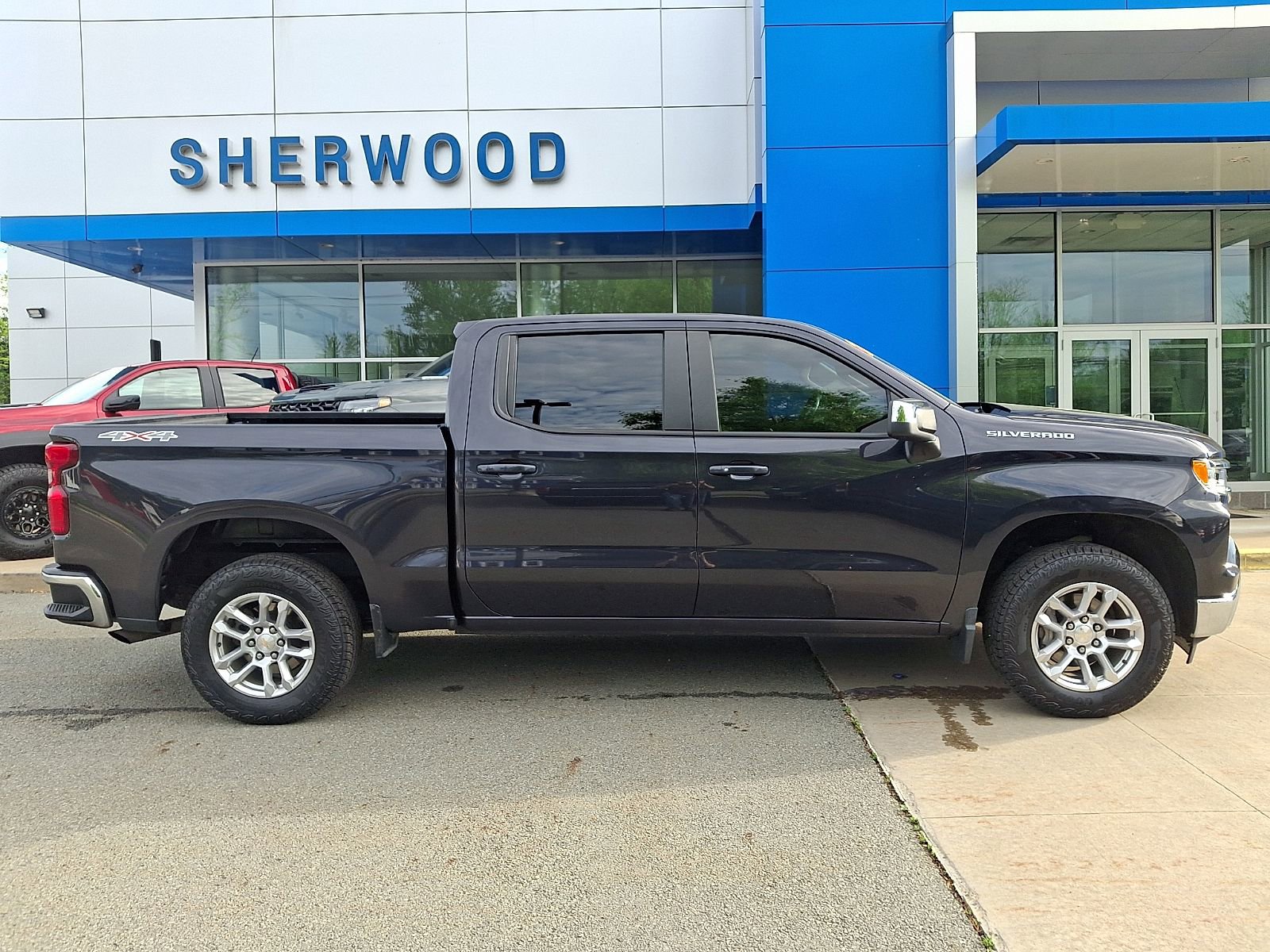 Used 2023 Chevrolet Silverado 1500 LT AWD/4WD image 7